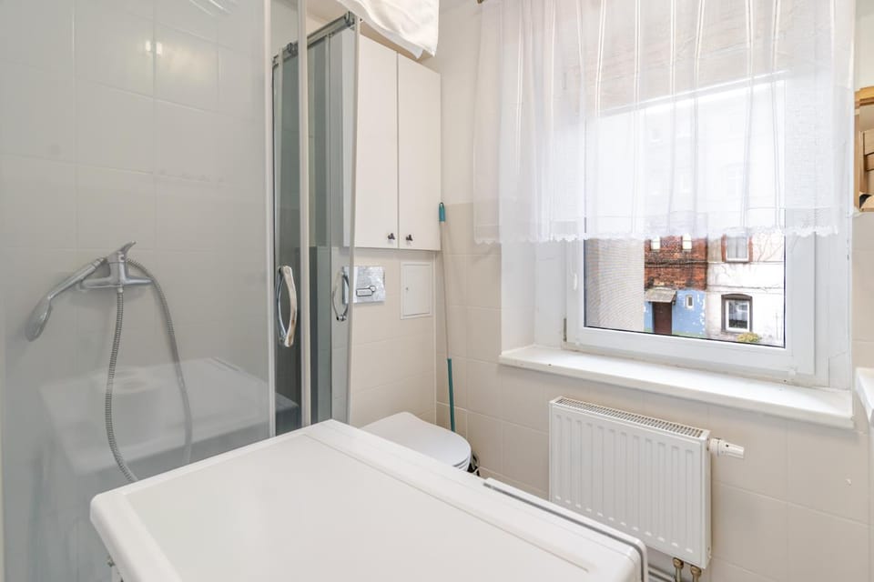 Shower, Bathroom, towels