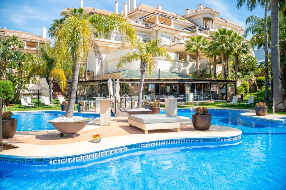 Restaurant/places to eat, Swimming pool