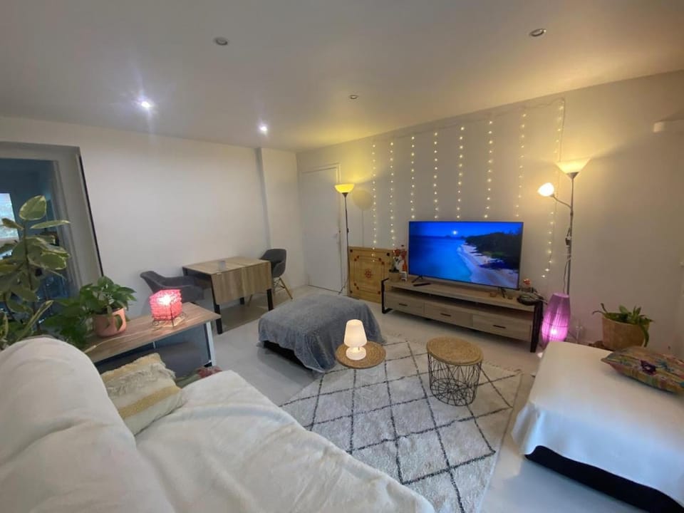 3-bedroom apartment - Parking - 2 min beach - Cros de Cagnes Apartment in Cagnes-sur-Mer