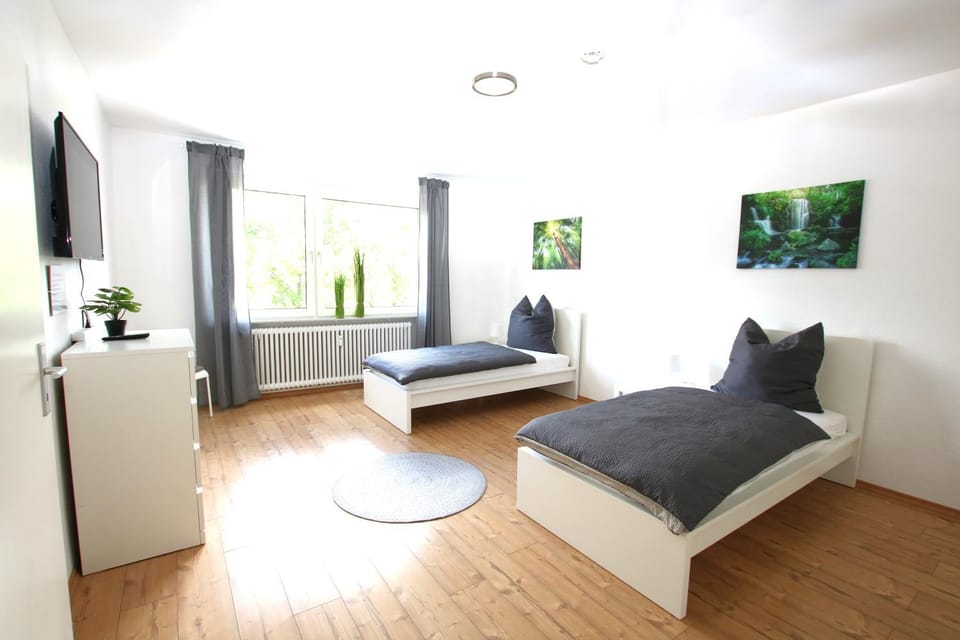 Bed, TV and multimedia, Bedroom