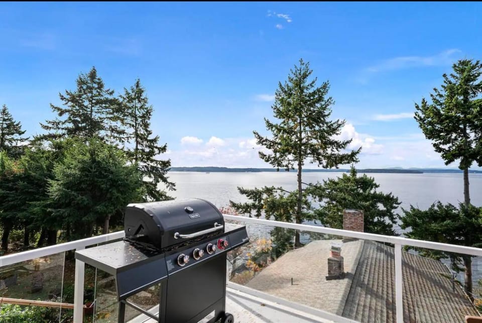 Dyane's Seaview Home By The Beach House in Seattle