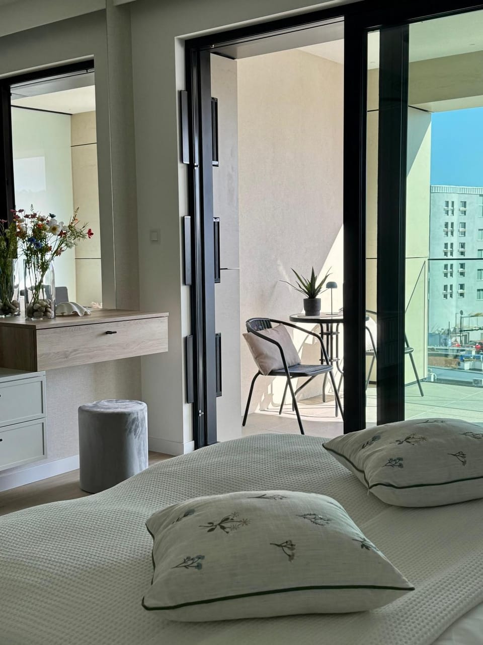 Bed, Balcony/Terrace, Photo of the whole room, Bedroom