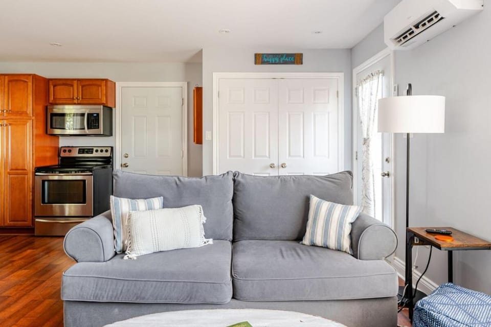 Apartment in Prince Edward County - 'Suite Spot' Apartment in Ontario