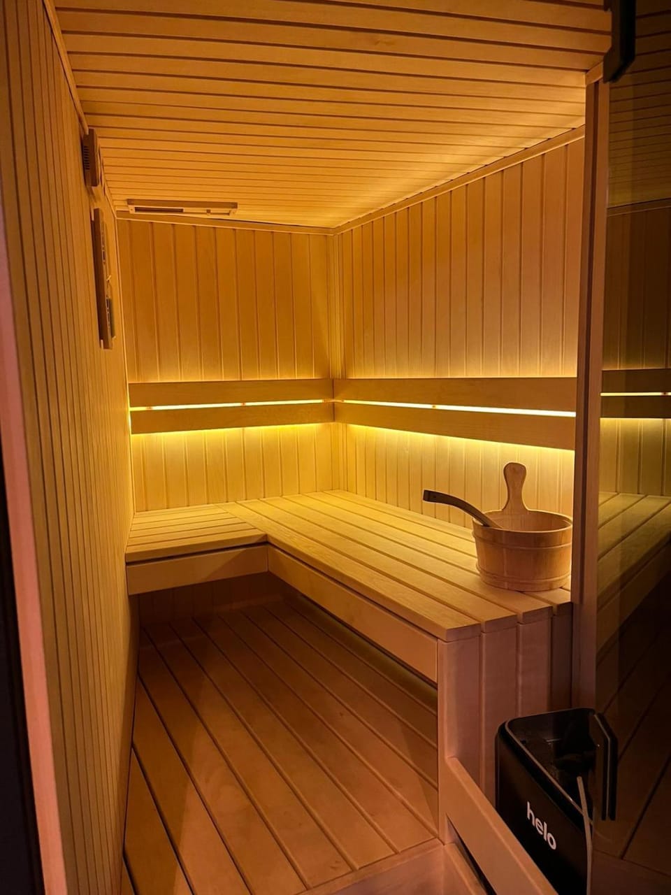 Hydra Haven l Sauna & Jacuzzi l Luxury Wellness Loft Apartment in Poland