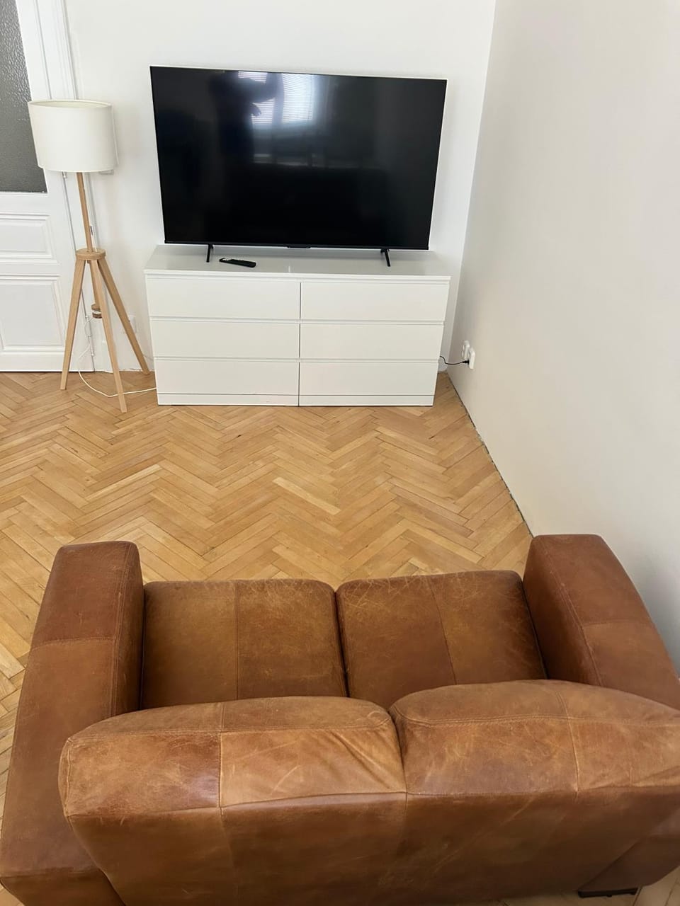 Communal lounge/ TV room, TV and multimedia, Living room, Seating area, Evening entertainment