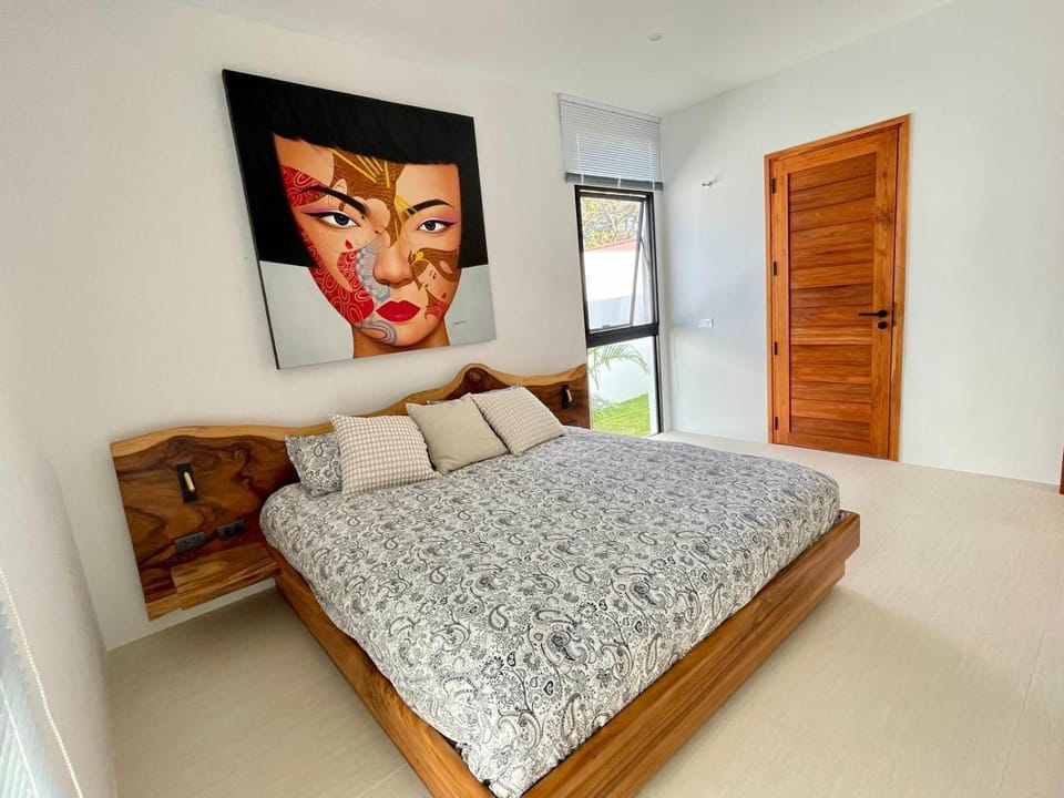 Bed, Photo of the whole room, Decorative detail, Bedroom