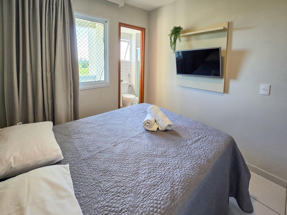 Bed, TV and multimedia, Photo of the whole room, Bedroom, towels