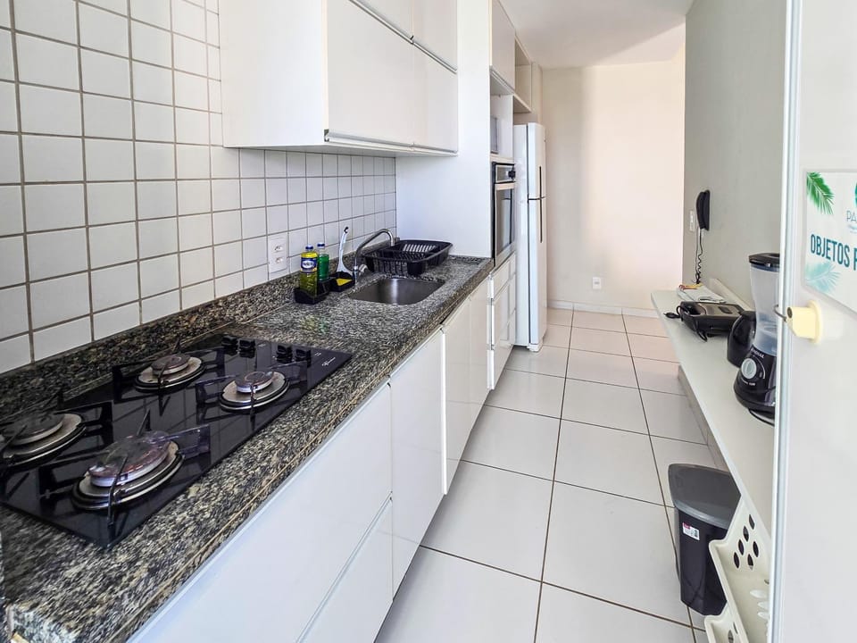 Kitchen or kitchenette, minibar, stove, toaster