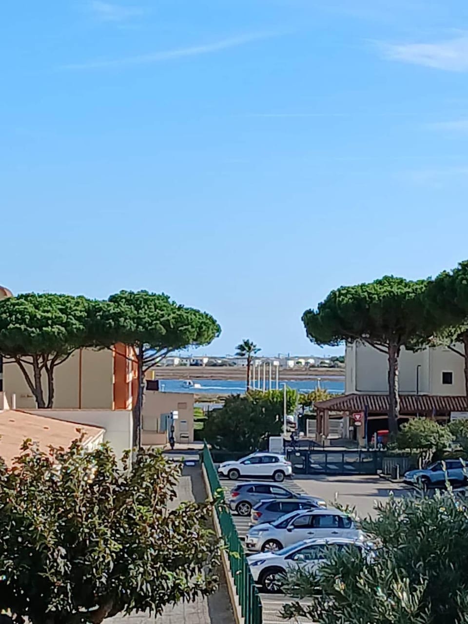 Appartement climatisé avec terrasse, proche Grazel Apartment in Gruissan