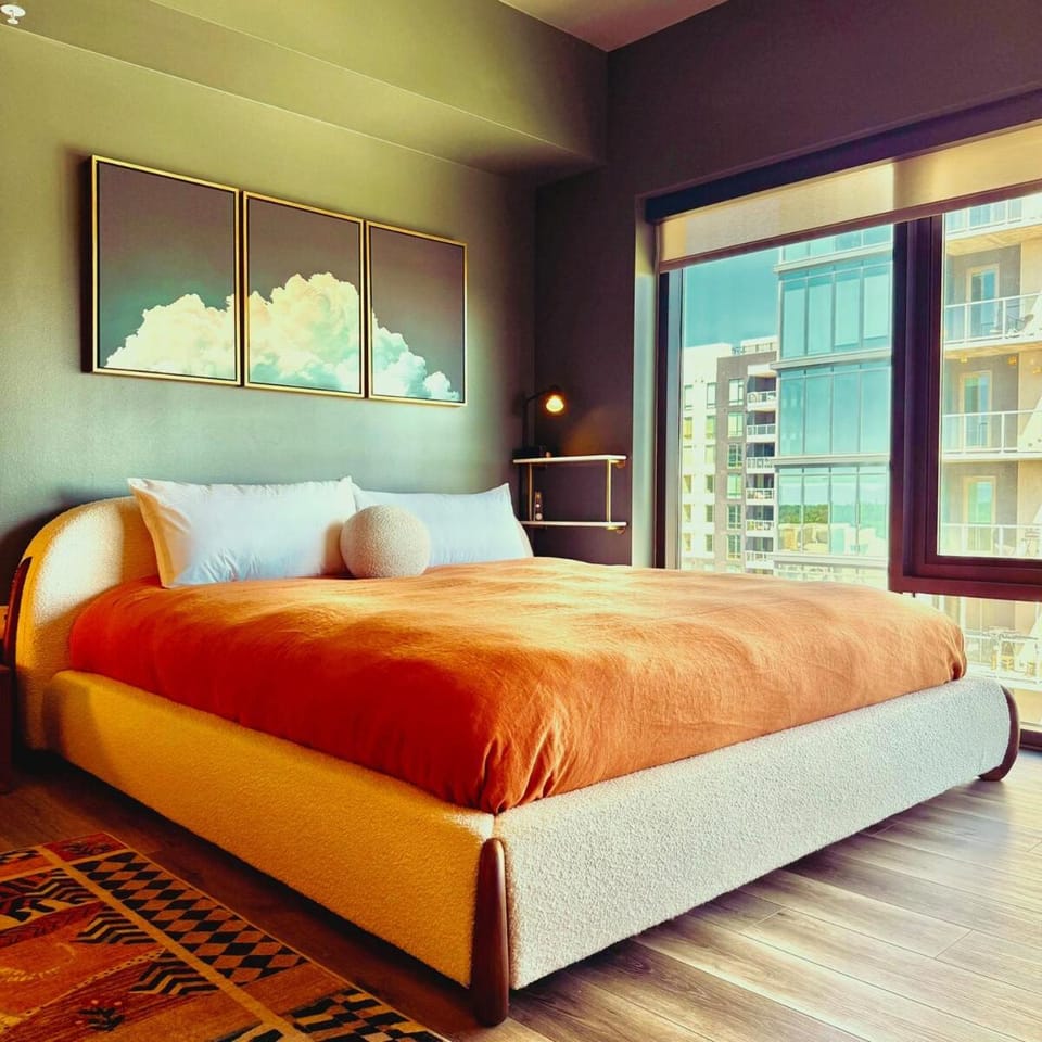 Sleek Cherry Creek Studio - Hot Tub & Free Parking Apartment in Cherry Creek