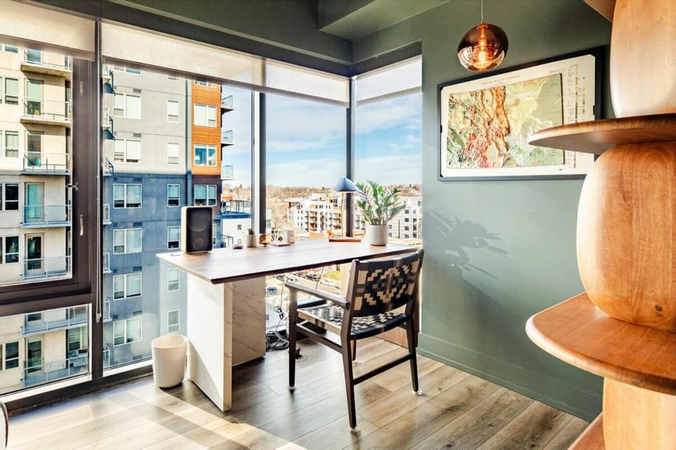 Sleek Cherry Creek Studio - Hot Tub & Free Parking Apartment in Cherry Creek