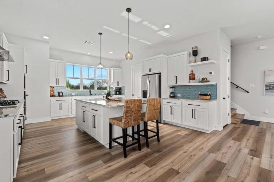 Lake LBJ Watefront Oasis Pool Spa & Scenic Views House in Kingsland