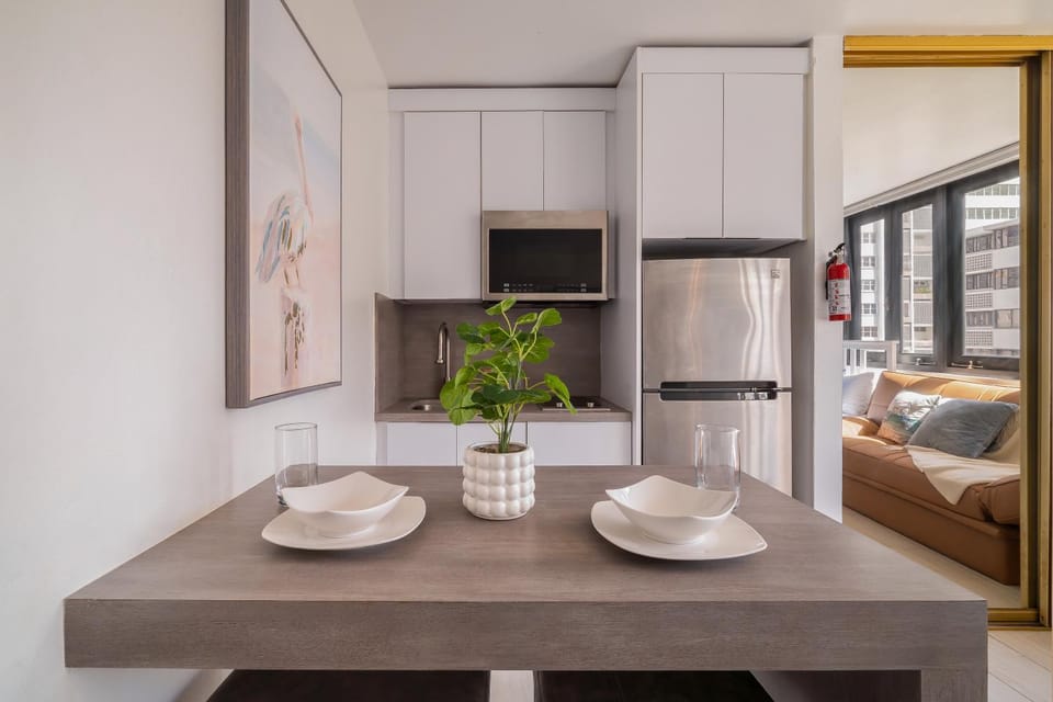Bed, Kitchen or kitchenette, Photo of the whole room, Dining area, Bedroom, minibar