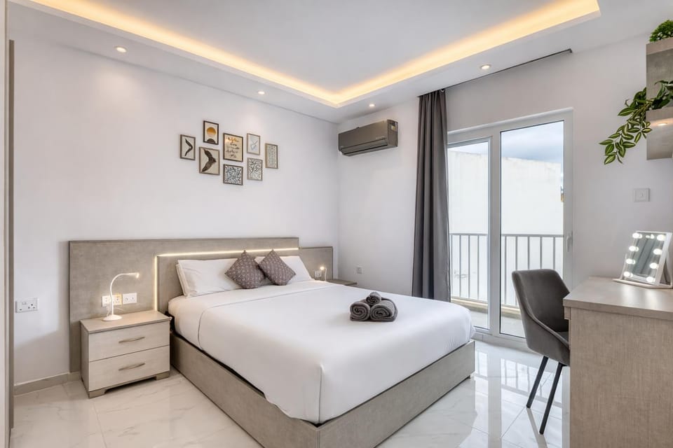 Bed, Photo of the whole room, Bedroom, air conditioner