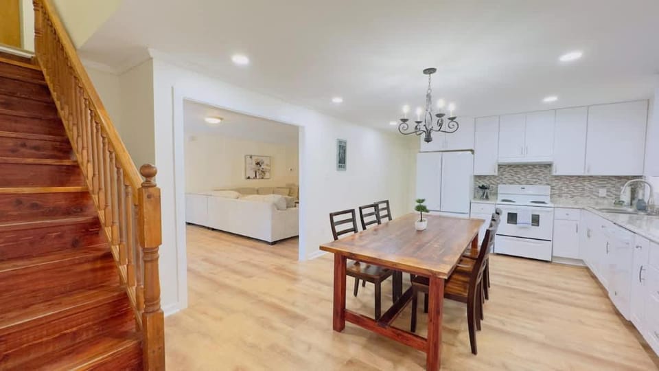 Private Villa for Family and group getaway + pool House in Garden City