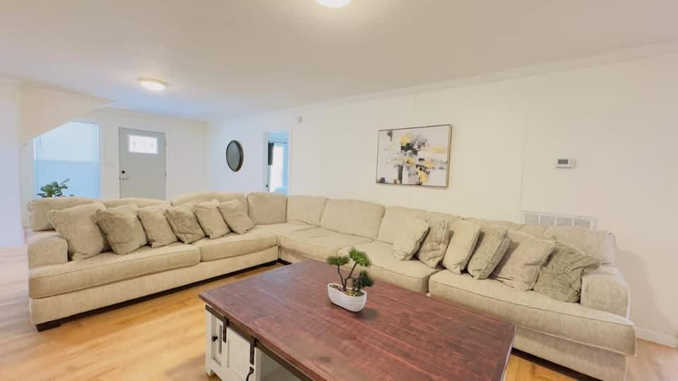 Private Villa for Family and group getaway + pool House in Garden City
