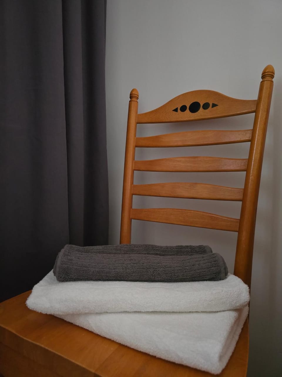 Bedroom, towels