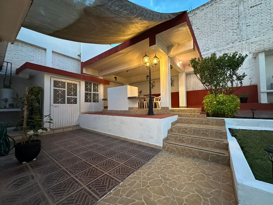 Casa Brasa, Sol & Jardín House in Guanajuato