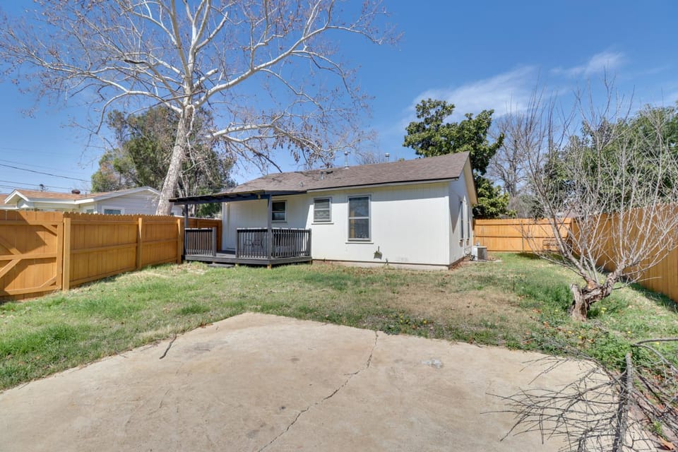 Fenced Yard & Patio! Family Home Near Fort Hood House in Killeen