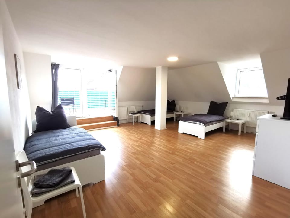 Bed, TV and multimedia, Bedroom, heating