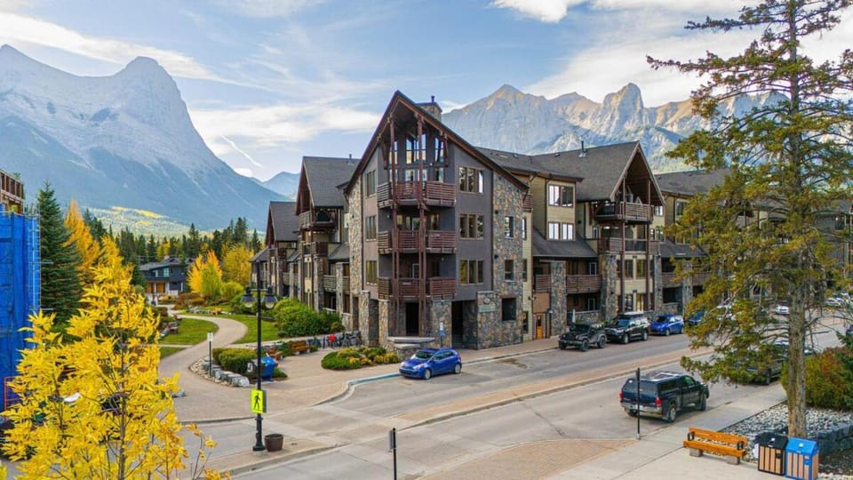 Luxury Penthouse Unparalleled Views & Comfort Apartment in Canmore