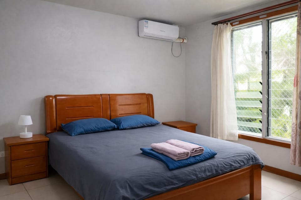 Bedroom, air conditioner