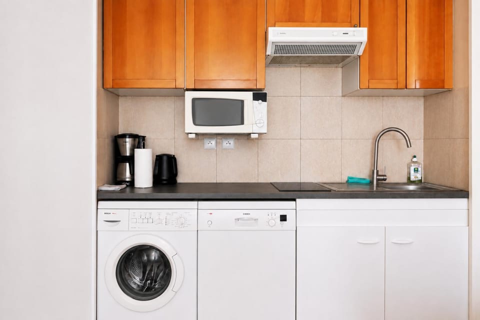 Coffee/tea facilities, dishwasher, microwave, stove, washing machine, kitchen