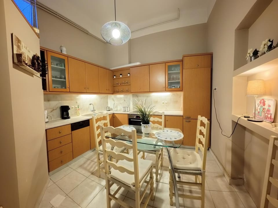Dining area, kitchen