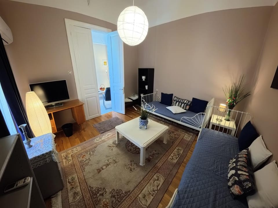 Bed, Living room