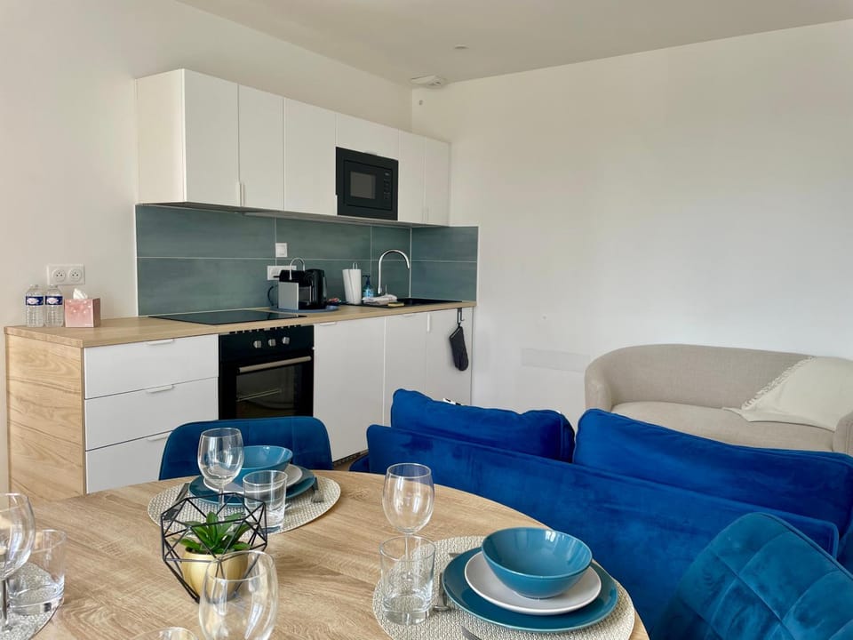 Kitchen or kitchenette, Living room, Dining area, oven, stove