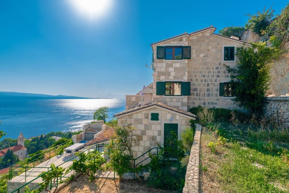 Facade/entrance, Sea view