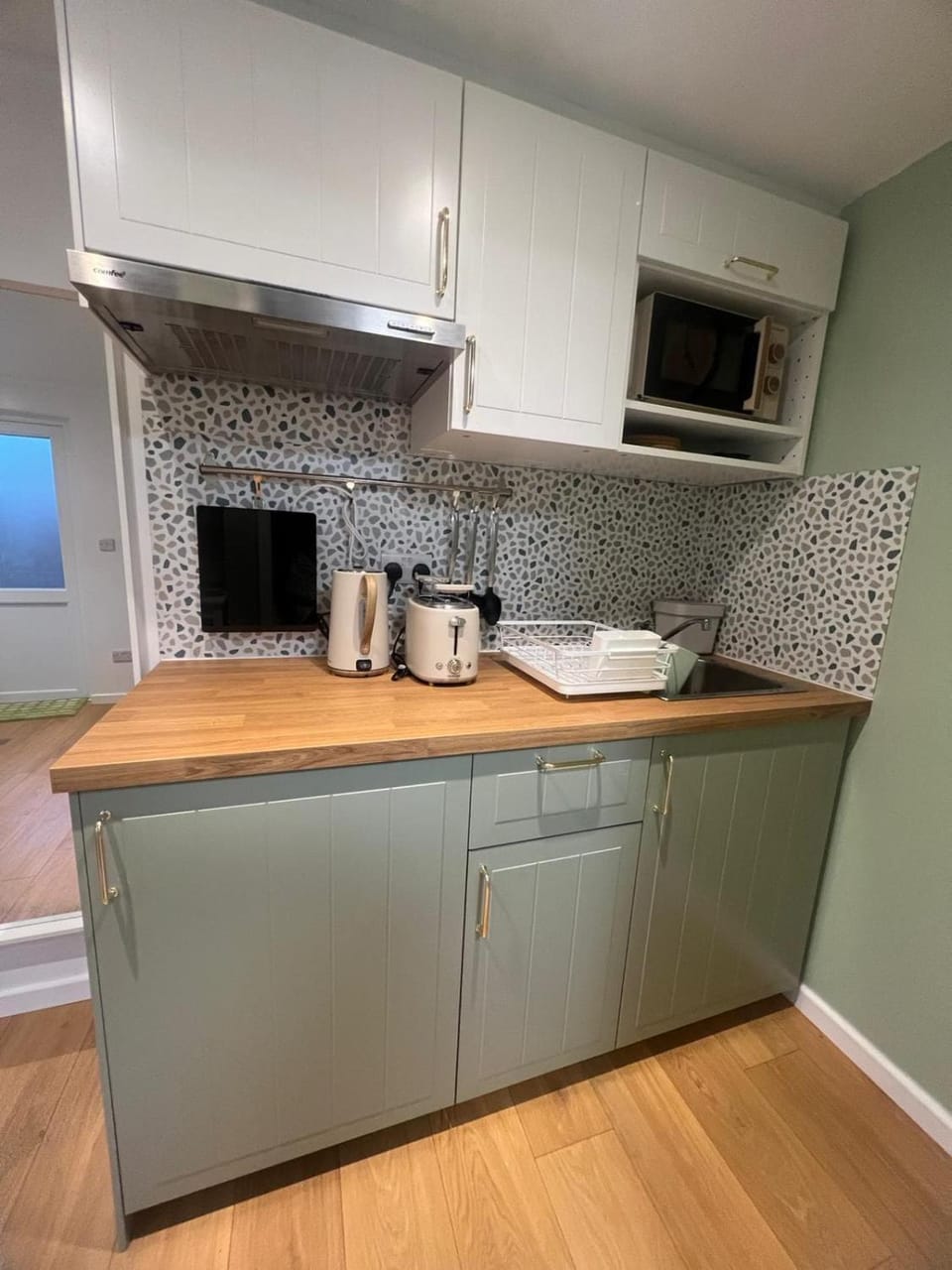 The Green Nook Apartment in Bristol