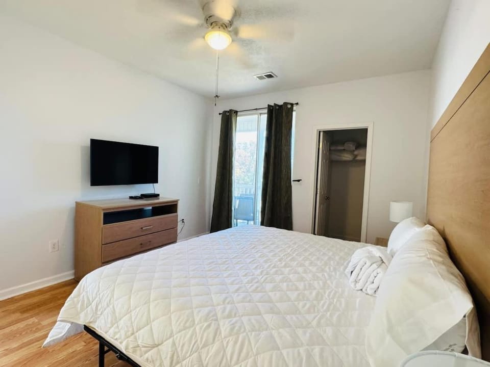 Top-Floor River Oaks Escape 2BR 2BA Apartment in Carolina Forest