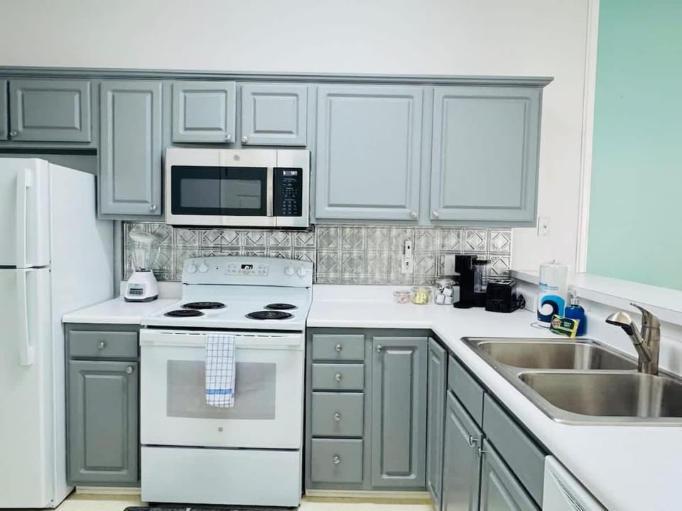 Top-Floor River Oaks Escape 2BR 2BA Apartment in Carolina Forest
