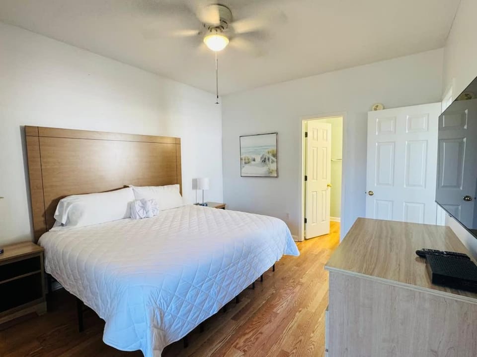 Top-Floor River Oaks Escape 2BR 2BA Apartment in Carolina Forest