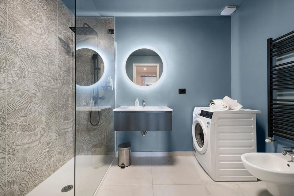 Shower, Toilet, Bathroom, bidet, heating, internet, towels, washing machine