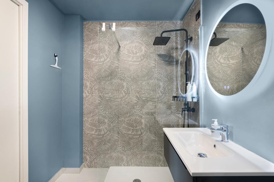 Shower, Toilet, Bathroom, bidet, hair dryier, heating, internet, towels, washing machine