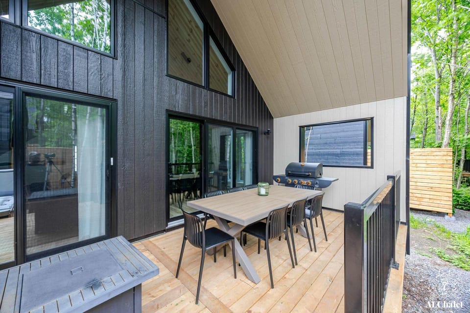 Entracte Spa prive Vue sur le boise Chalet premium pour 10 personnes Chalet in Quebec