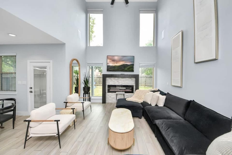 Modern Paradise Perfect for Large Groups House in Cypress