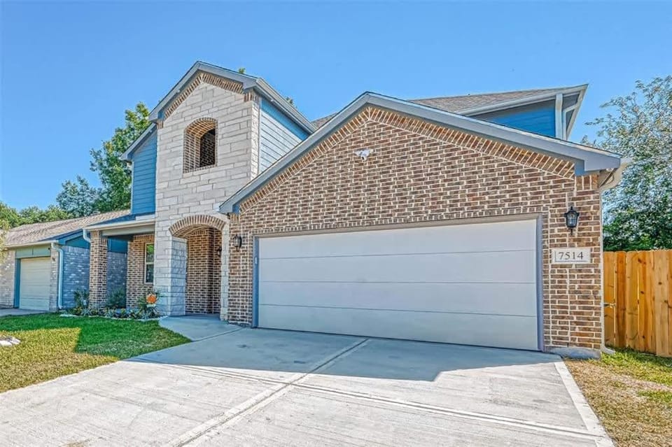 Modern Paradise Perfect for Large Groups House in Cypress
