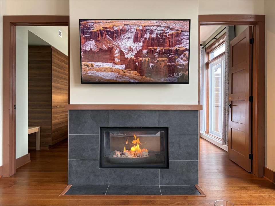 TV and multimedia, Living room, fireplace
