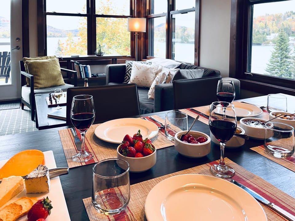 View (from property/room), View (from property/room), Living room, Food and drinks, Dining area, Food, Lake view, Meals, Meals, Dinner, Alcoholic drinks