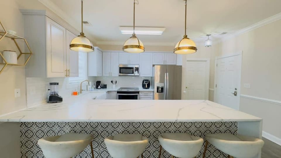 Coastal Comfort 3BR Condo Balcony Elevator Apartment in Myrtle Beach
