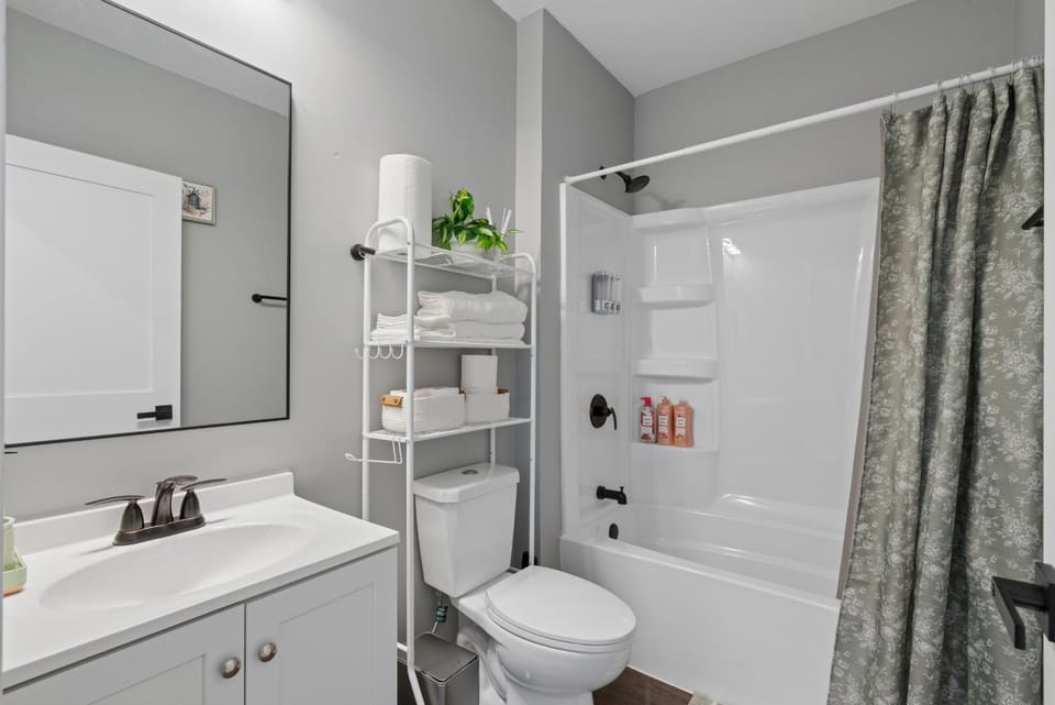 Shower, Toilet, Bathroom, Bath, towels