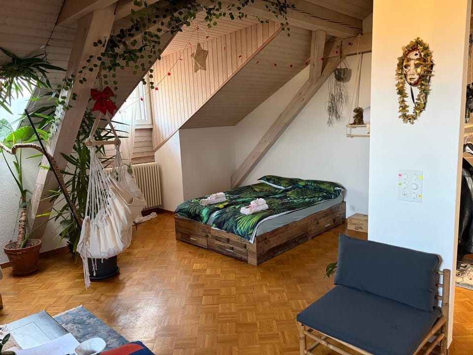 Bed, Living room, Photo of the whole room, Seating area, Bedroom, towels