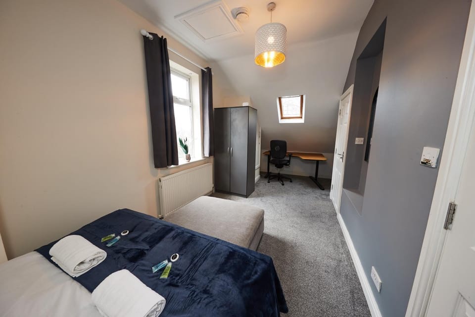Bed, Bedroom, towels, wardrobe