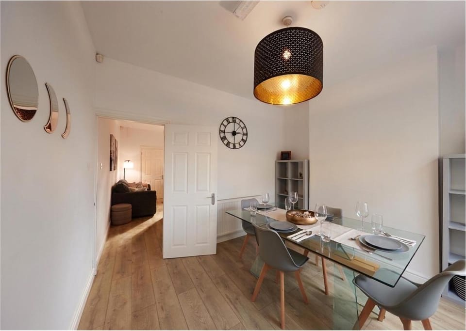 Seating area, Dining area