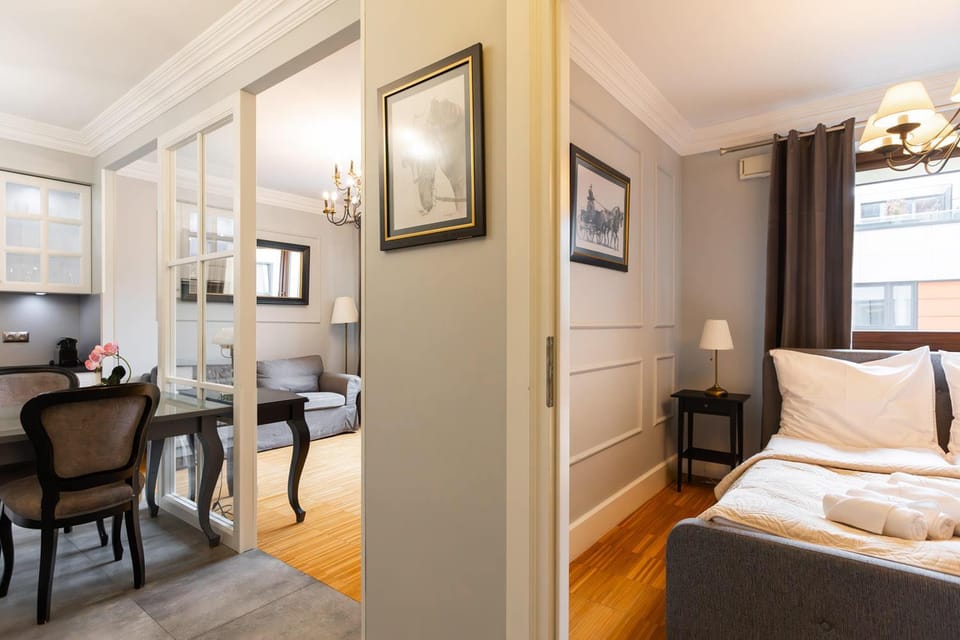 Bed, Living room, Photo of the whole room, Seating area, Bedroom
