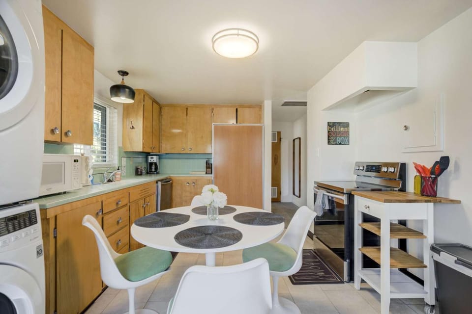 Old Broadmoor Condo Private Deck Washer Dryer Unit Apartment in Colorado Springs