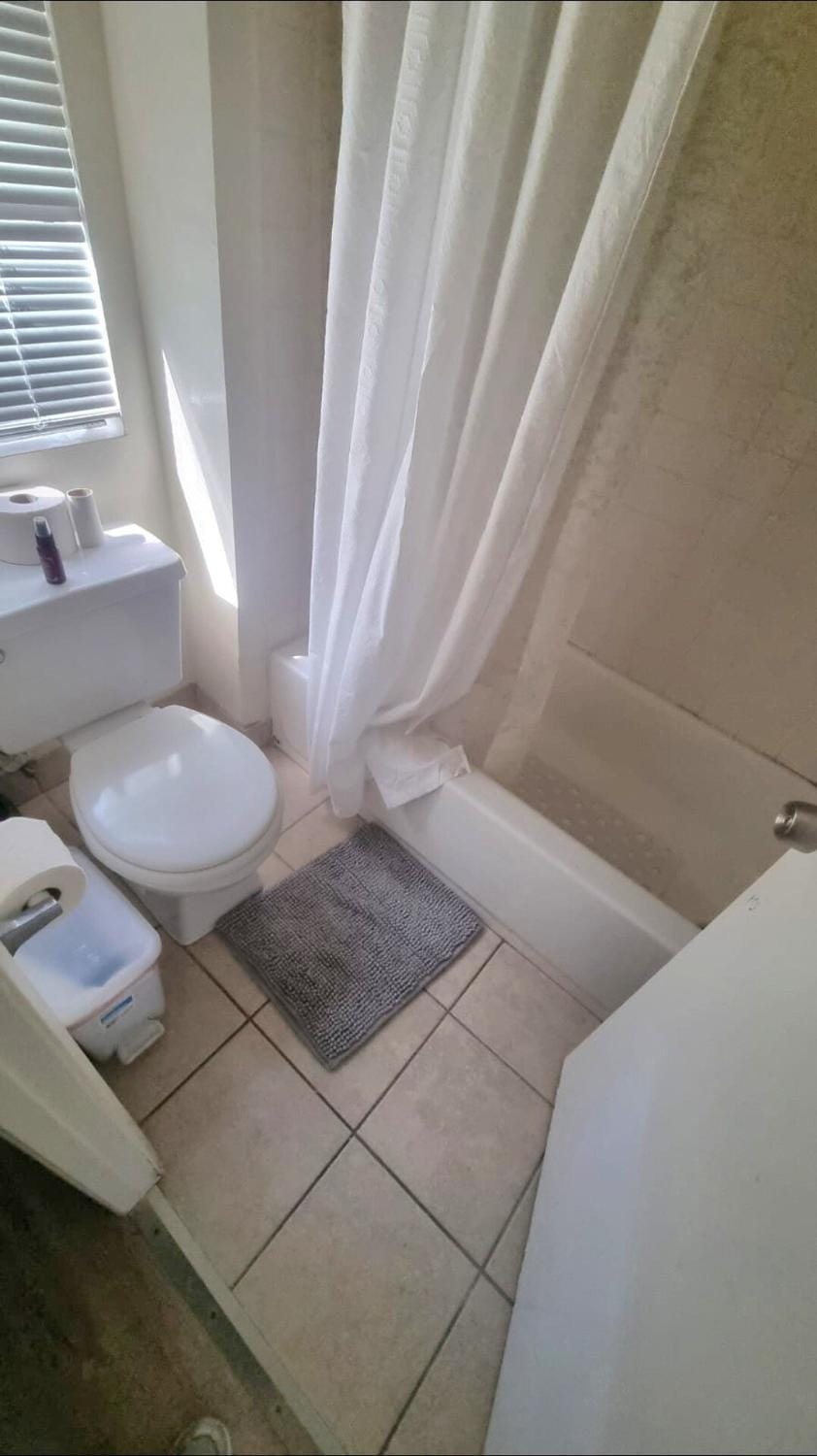 Minutes to Universal - Sunny Artist Loft Studio Apartment in Toluca Lake
